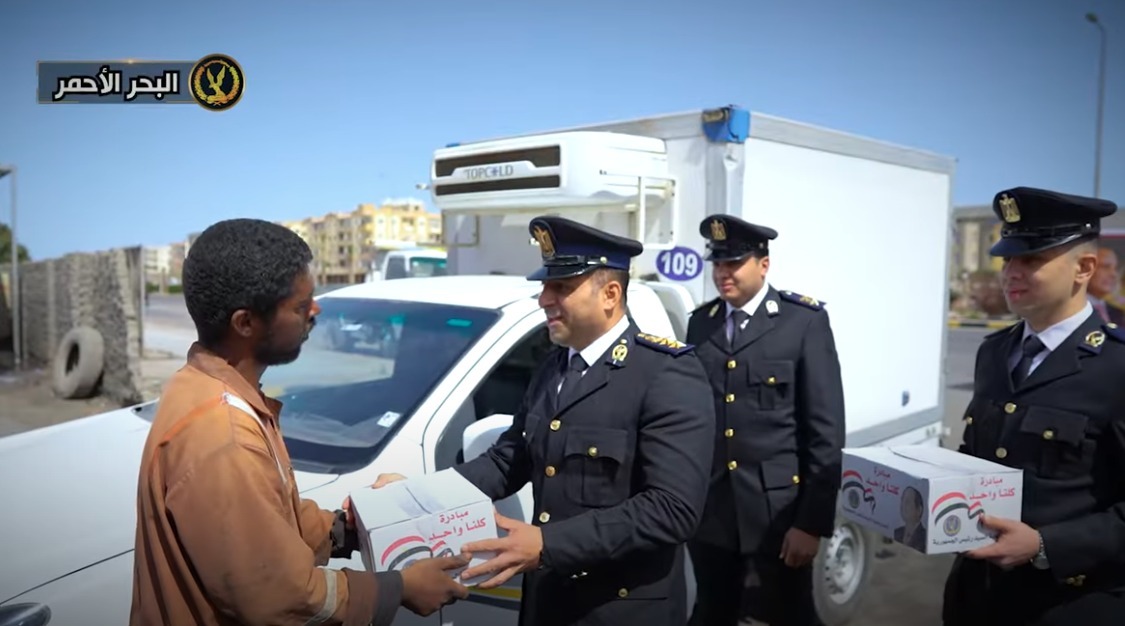 الداخلية تطلق مبادرة مأموري أقسام الشرطة لتوزيع المساعدات العينية بالمجان على الأسر&nbsp;
