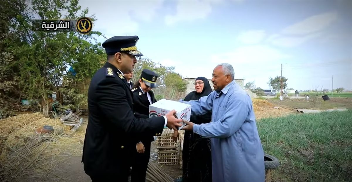 الداخلية تطلق مبادرة مأموري أقسام الشرطة لتوزيع المساعدات العينية بالمجان على الأسر&nbsp;
