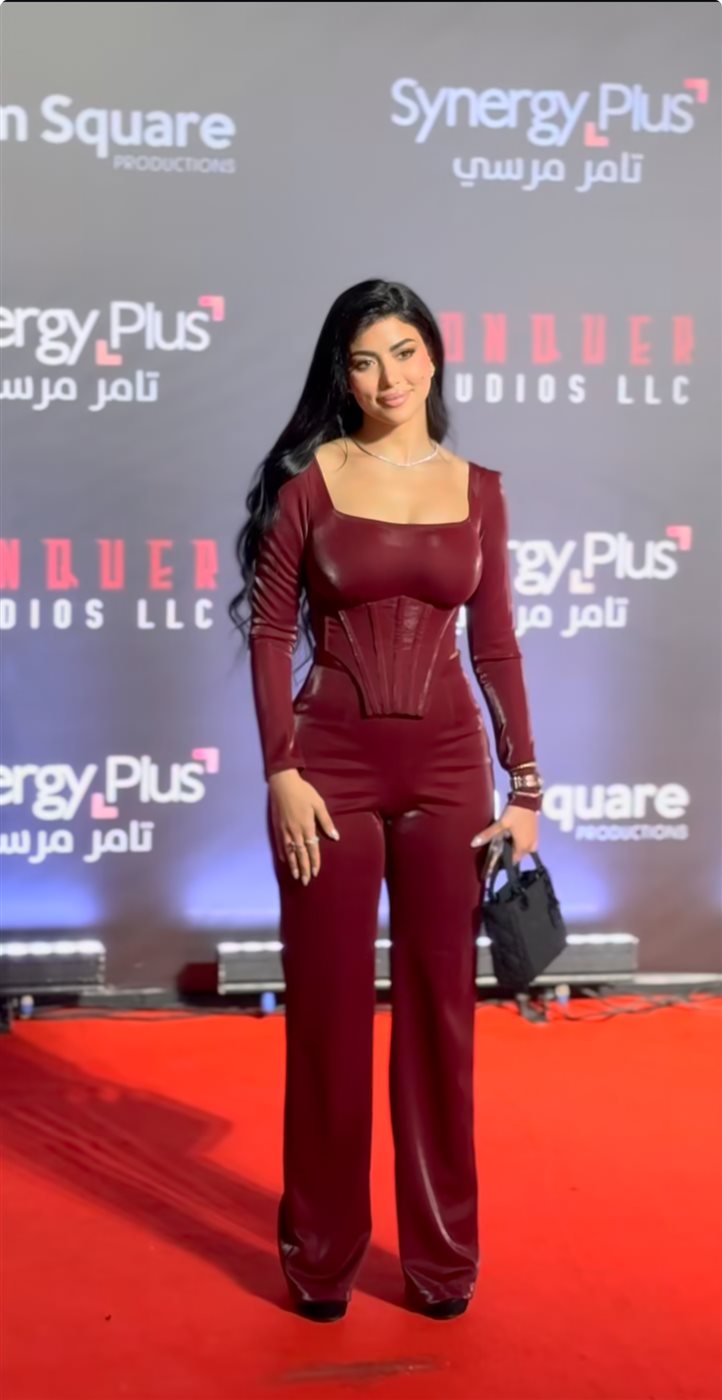 الفنانة كارولين عزمي