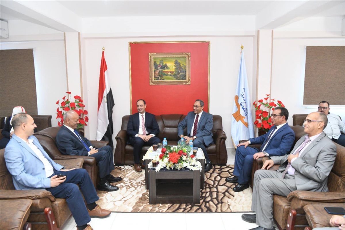 زيارة المحافظ