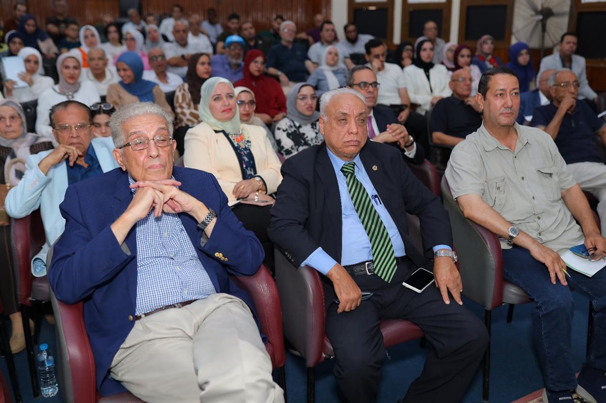 الدكتور محمد عبد الوهاب رائد زراعة الكبد خلال اللقاء