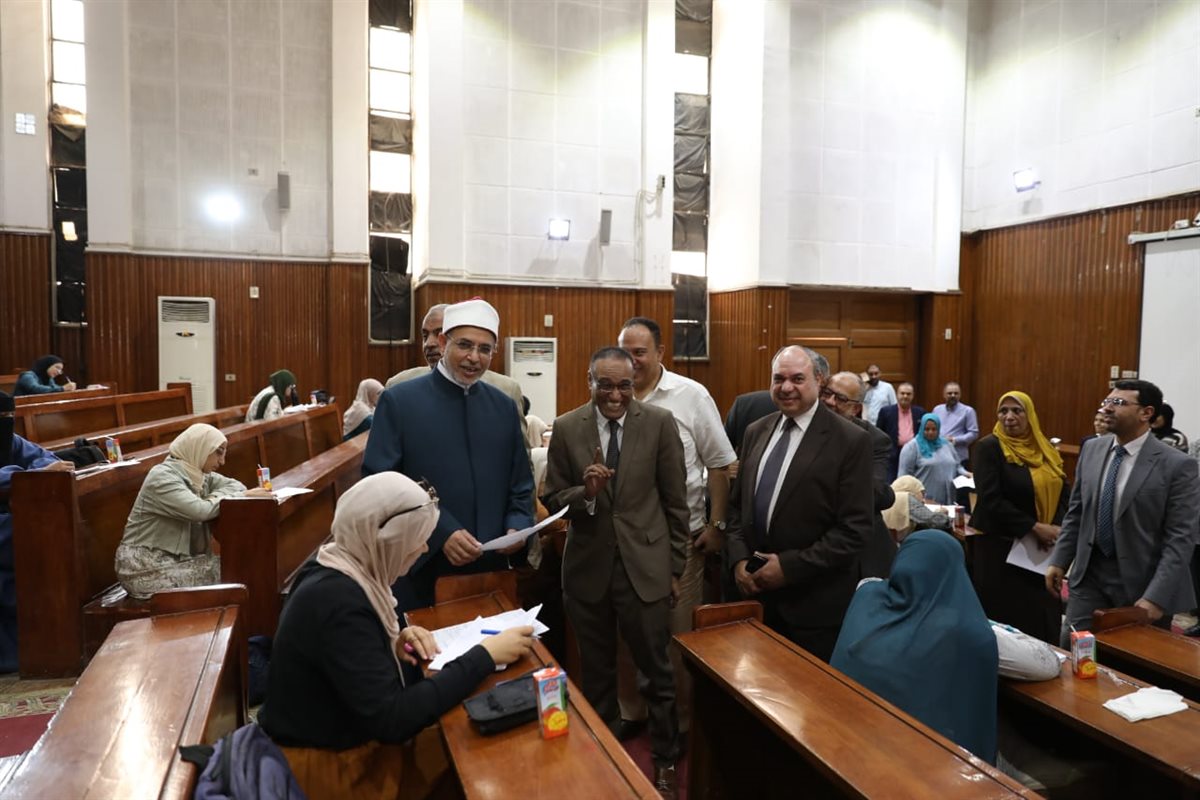 رئيس جامعة الأزهر يتفقد اختبارات مسابقة القراءة الحرة بكلية التربية للبنين بالقاهرة&nbsp;