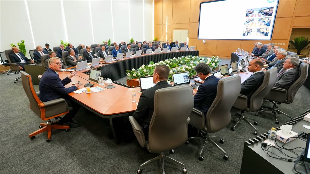 وزير البترول والثروة المعدنية يناقش مع الشركات العالمية خطة تعزيز الانتاج والإجراءات التحفيزية للاستثمار&nbsp;