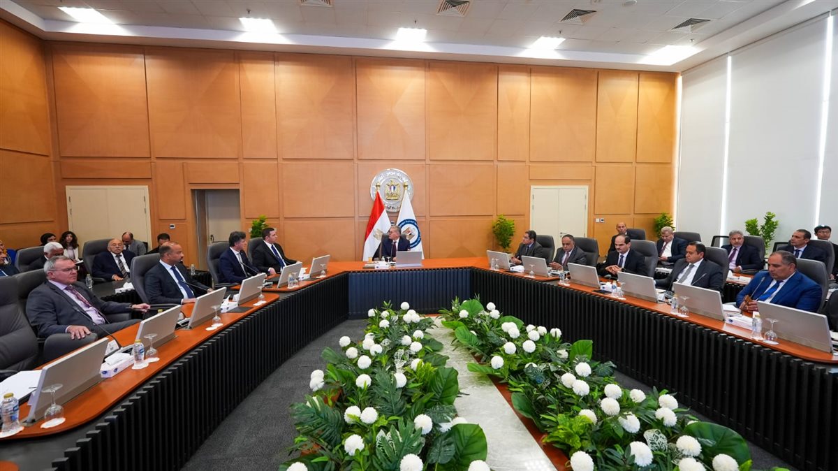 وزير البترول والثروة المعدنية يناقش مع الشركات العالمية خطة تعزيز الانتاج والإجراءات التحفيزية للاستثمار&nbsp;