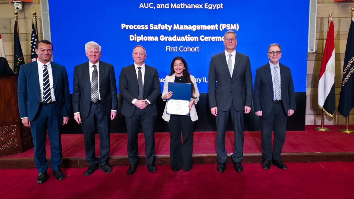 وزير البترول يشهد تخرج أول دفعة من دبلومة سلامة العمليات بقطاع البترول بالجامعة الأمريكية
