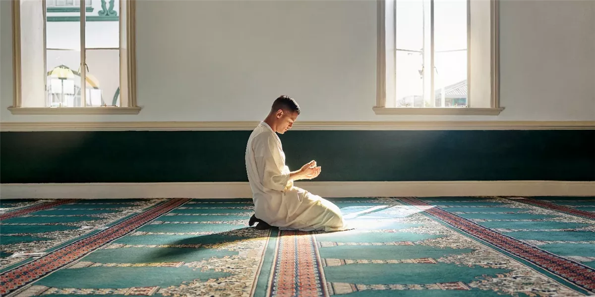 موعد أذان الفجر اليوم