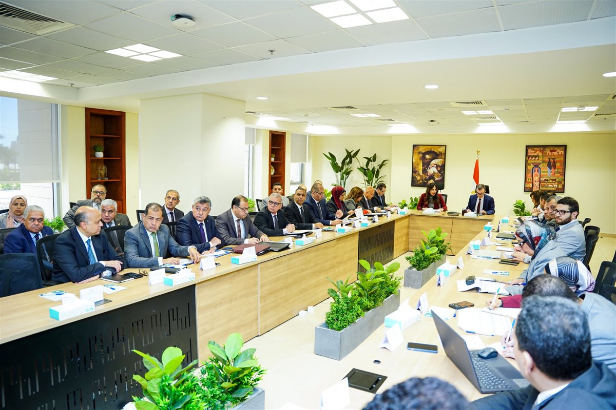 وزيرا التخطيط والإسكان يناقشان الخطة الاستثمارية حتى 2030 لتعزيز التنمية العمرانية&nbsp;
