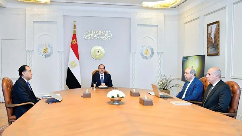 الرئيس عبدالفتاح السيسى خلال متابعة خطة تحديث المطارات المصرية وأسطول الطيران مع رئيس الوزراء ووزير الطيران&nbsp;