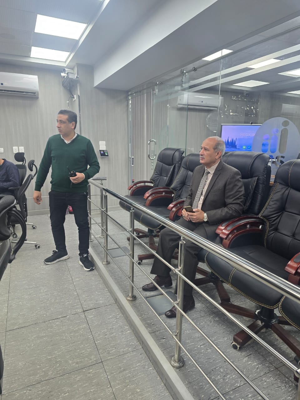 1000482694
