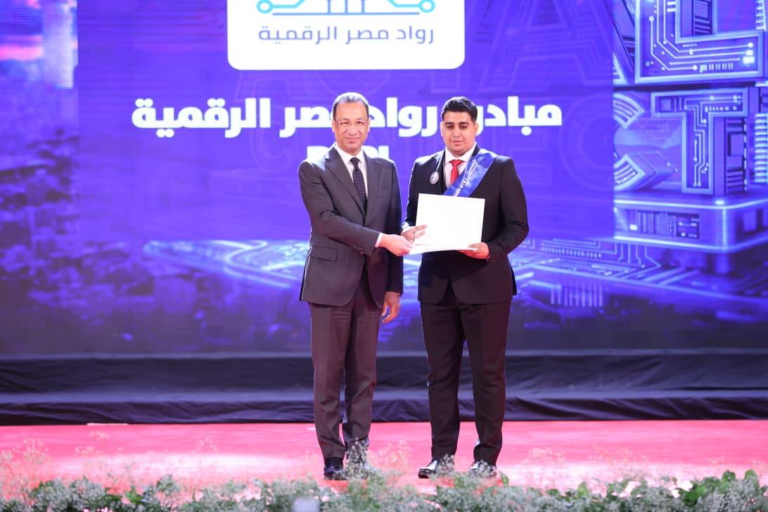 وزير الاتصالات في تخريج دفعات أجيال مصر الرقمية