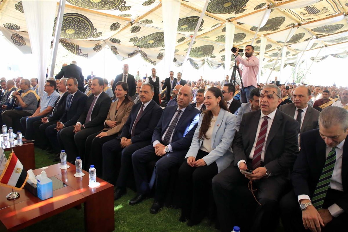 النساجون تكرم &nbsp;رواد الصناعه