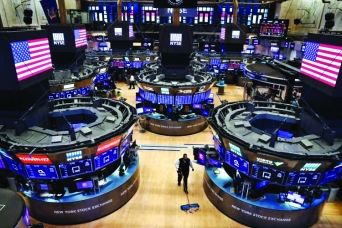 الأسهم الأمريكية تفتح على انخفاض بفعل خسائر التكنولوجيا وتوتر الشرق الأوسط