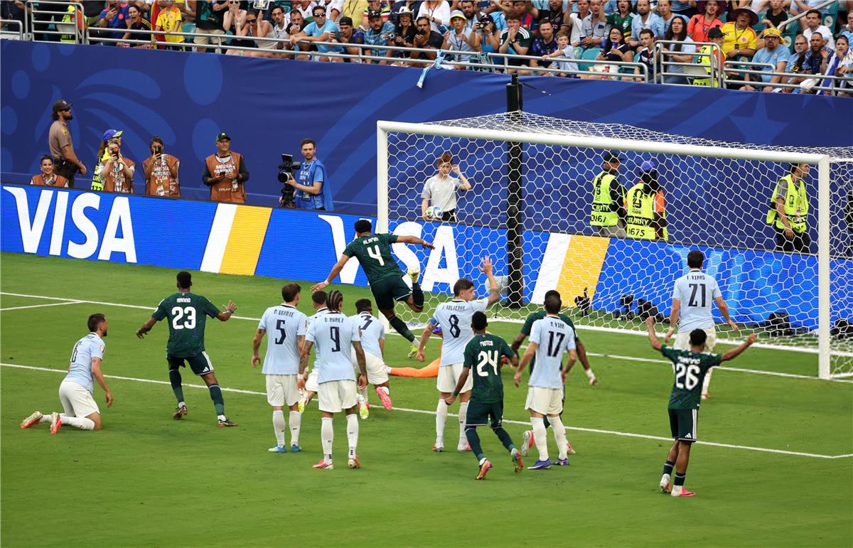 <strong>المنتخب السعودي يتعادل في أولى جولاته</strong>