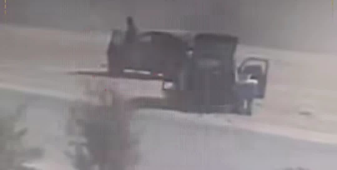 صورة تظهر الطالب ينزل من مكان القيادة