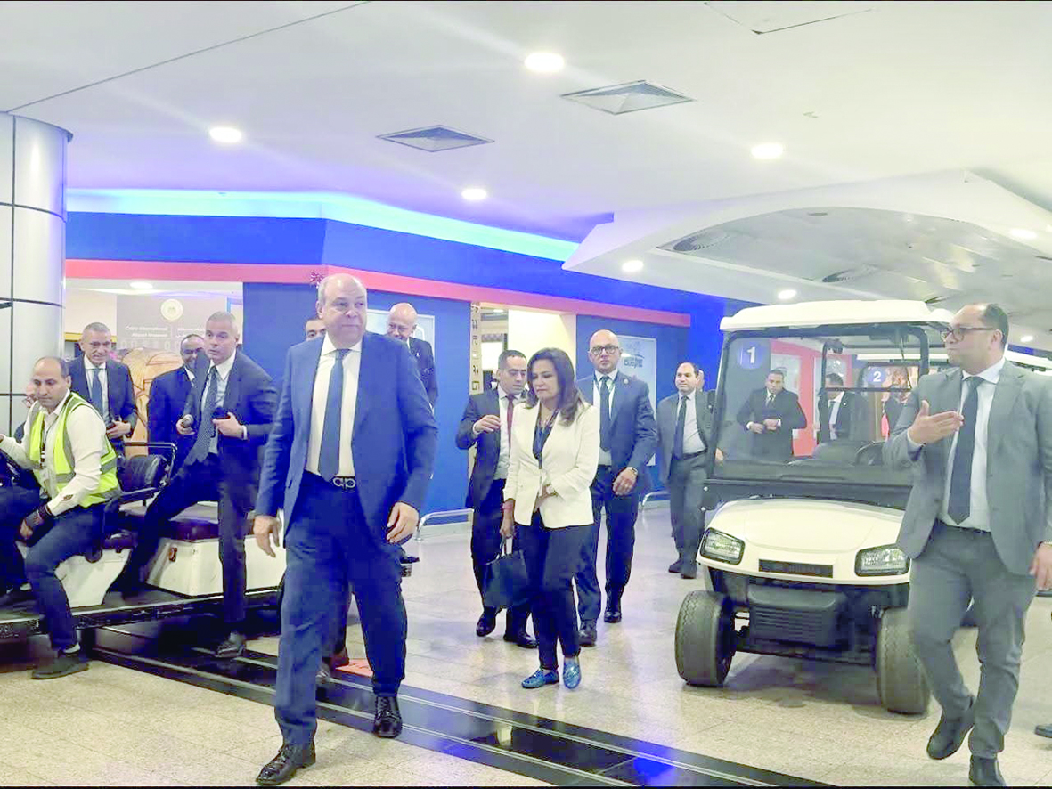 نواب الشعب ووزارة الطيران يبحثون مشاريع التطوير بالطيران المصرى