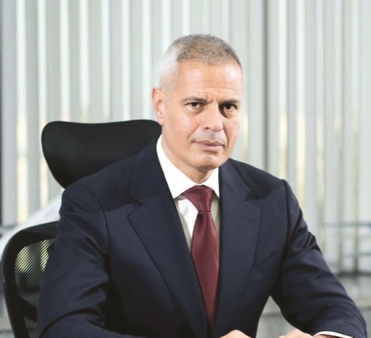 الطيار أحمد عادل، رئيس مجلس إدارة الشركة القابضة لمصر للطيران