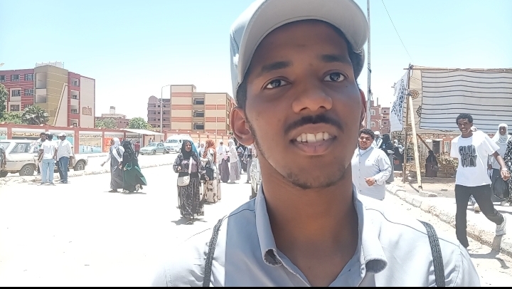 احد الطلاب
