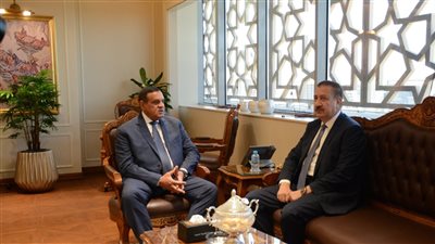 وزير التنمية المحلية يتابع مع محافظ المنوفية مشروعات 