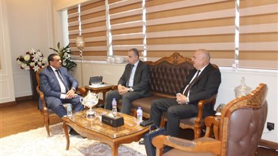 وزير التنمية المحلية يتابع مع محافظي سوهاج وقنا الموقف التنفيذي للمشروعات الخدمية 