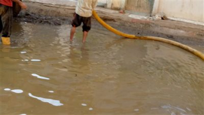 مياه الصرف الصحي تحاصر منزلي بالعبور