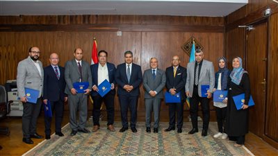 مجلس جامعة طنطا يكرم الفريق الطبي المشارك في إجراء الجراحة بالمستشفى الفرنساوى