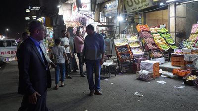 محافظ الغربية يقود حملة ليلية لرفع الإشغالات ومتابعة مواعيد الغلق الشتوية بطنطا