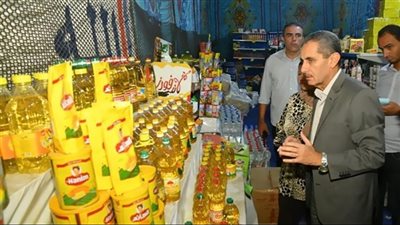 محافظ الغربية يتفقد الأسواق والمنافذ التجارية للتأكد من تخفيض الأسعار 
