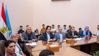 رئيس جامعة طنطا يشارك في تقييم المشروعات بمبادرة 