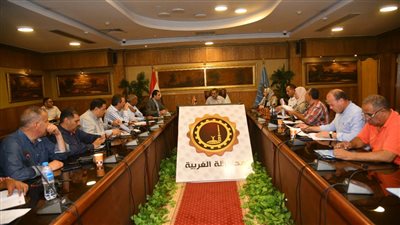 محافظ الغربية يناقش مستجدات صيانة معدات الإغاثة ورفع كفاءة العاملين عليها