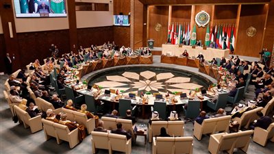 الجامعة العربية تواصل جهودها لتنفيذ قرارات القمة وإنقاذ غزة وتجهز 65 شاحنة