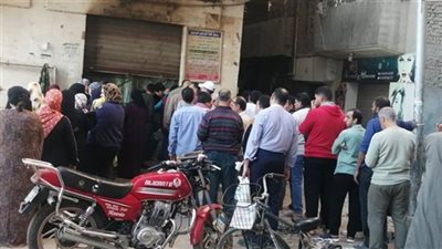 معاناة يومية أمام مخابز الدقهلية للحصول على رغيف الخبز