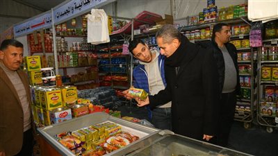 محافظ الغربية في جوله ليلية مفاجئة للاطمئنان على توافر السلع الغذائية