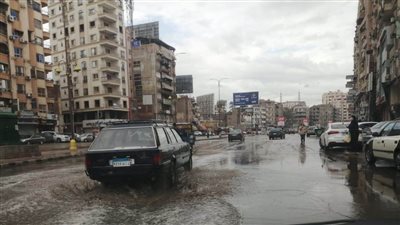 بعد إنفاق 31 مليونا عليه .. أكبر شوارع المنصورة يغرق في الأمطار