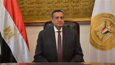 حملات تفتيشية على الوحدات المحلية والأحياء وإحالة 1332 موظفا للنيابات المختصة 