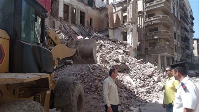 انهيار عقار مكون من 4 طوابق بحي شرق المنصورة| تفاصيل