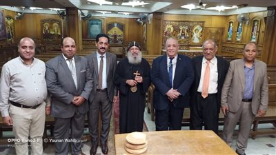 مواطنة الوفد تزور الانبا مكسيموس مطران بنها 