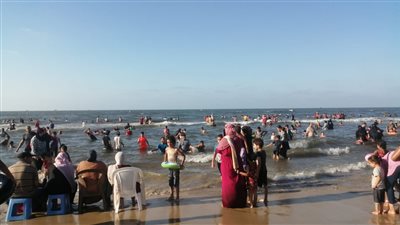 بسبب إرتفاع الرطوبة والثانوية العامة.. عودة الهدوء لمصيف جمصة 