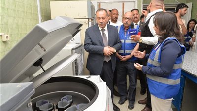محافظ أسيوط يفتتح وحدتي فصل مشتقات الدم والأشعة المقطعية بمستشفى الإيمان 