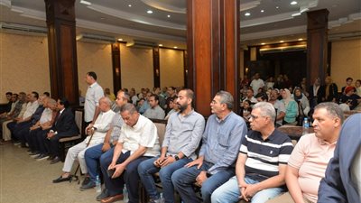 محافظ أسيوط يلتقي مجلس إدارة نادي أسيوط الرياضي 