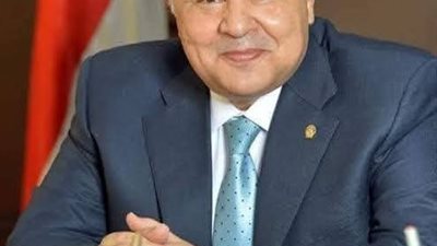محافظ البحر الأحمر يطلق خطًا ساخنًا وبروشورات لحماية السائحين من الاستغلال