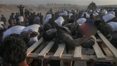 مأساة التجويع بغزة.. استشهاد 25 فلسطينيًا بنيران الاحتلال بينهم 13 من منتظري المساعدات