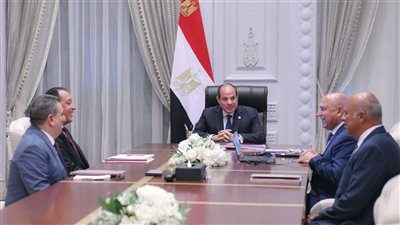 السيسي يطلع على الموقف التنفيذي لمشروعات وزارة النقل والصناعة