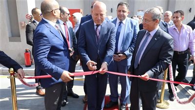 محافظ القاهرة يفتتح أول محطة وقود بحي الشرابية بطاقة 24 سيارة
