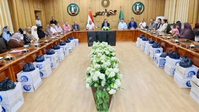 محافظ المنوفية يلتقى ذوي الهمم.. ويقرر صرف مساعدات مالية
