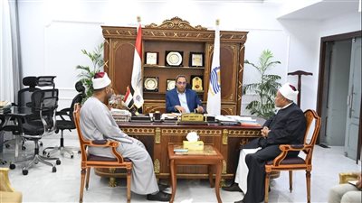 مدير  أوقاف قنا يلتقي بمحافظ قنا لعرض مبادرة 