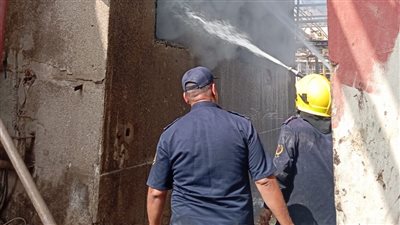 بـ8 سيارات إطفاء.. الحماية المدنية بالقليوبية تسيطر علي حريق داخل شركة زيوت ببنها