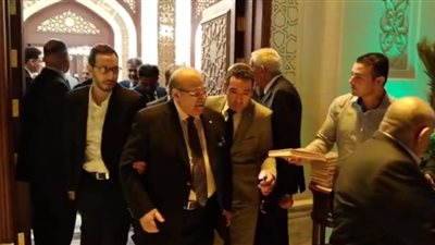 حسن راتب يشارك في عزاء الدكتور أحمد عمر هاشم