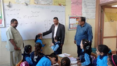 مدير تعليم أبوتشت يتفقد  مدرسة القارة الابتدائية المشتركة 