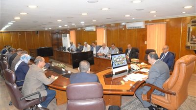محافظ أسيوط يشارك في اجتماع رئيس الوزراء لمتابعة الاستفادة من مسار العائلة المقدسة
