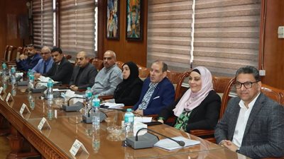 رئيس جامعة المنوفية يترأس إجتماع لجنة الإحتفال بعيد الجامعة  ال ٤٩